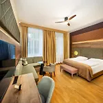 Gutenbrunn Thermen & 4* Baden