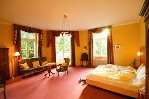 Gutenbrunn Thermen & 4* Baden